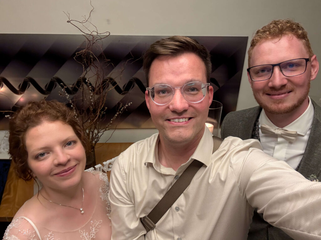 Selfie Hochzeitsfotograf Pfalz mit Brautpaar um Mitternacht